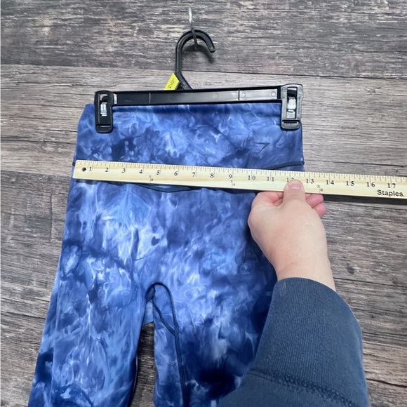 Gymshark Blue Gray Tie-Dye Leggings - Picture 8 of 9